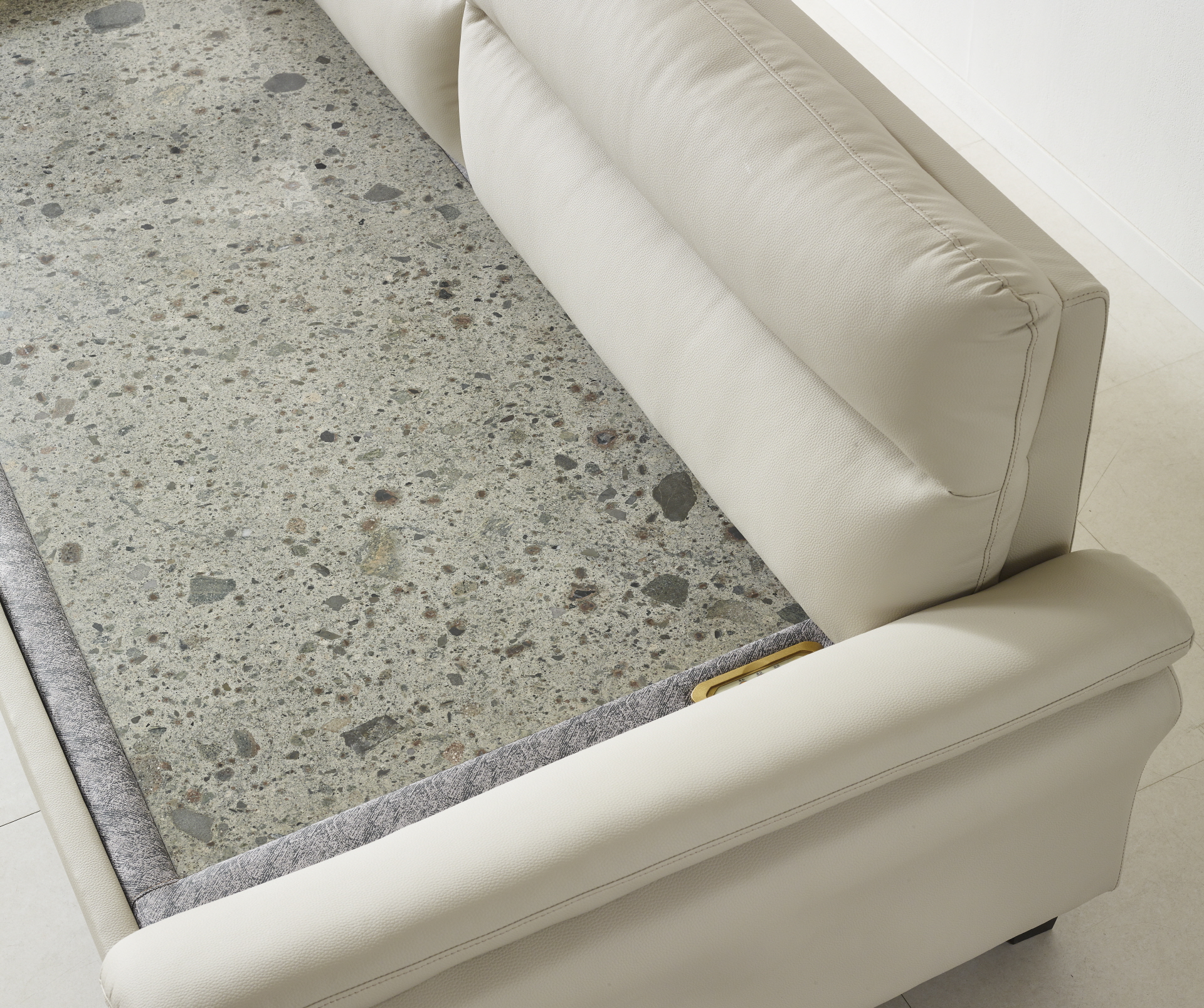 아지트 카우치(그린팔보석)